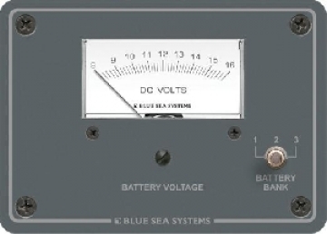 D.C. Analog voltmetre. Birden fazla akü için 3 pozisyonlu switch ´e sahiptir. 95x133mm.